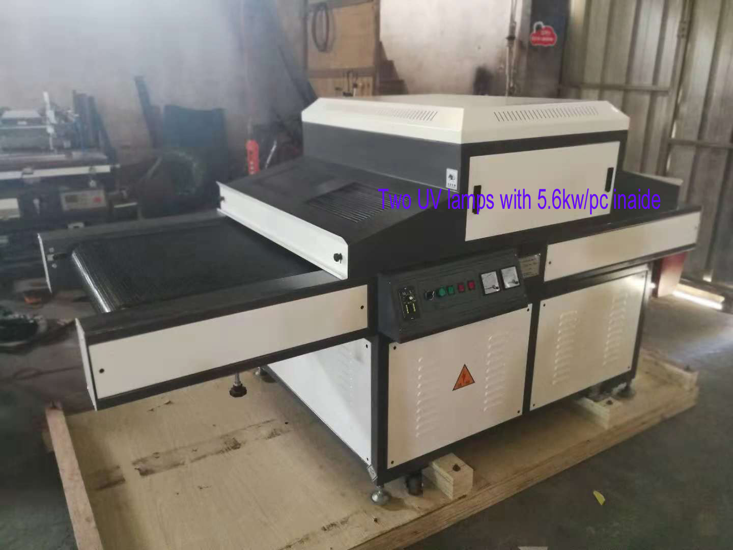 Siebdruckmaschine mit automatischer Take-Off-Einheit und UV-Trocknungsmaschine