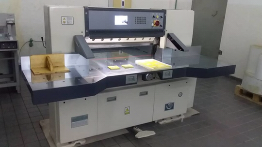 Programmgesteuerte Papierschneidemaschine mit 7 -Zoll -Bildschirm